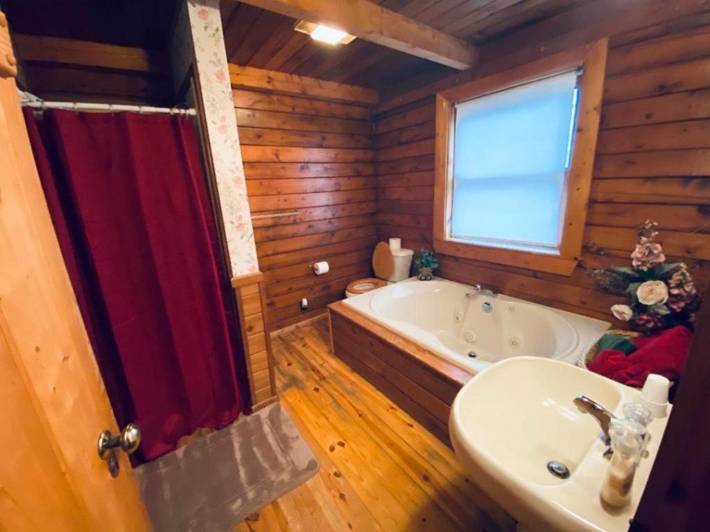 Cozy At Bear Mountain Log Chalet