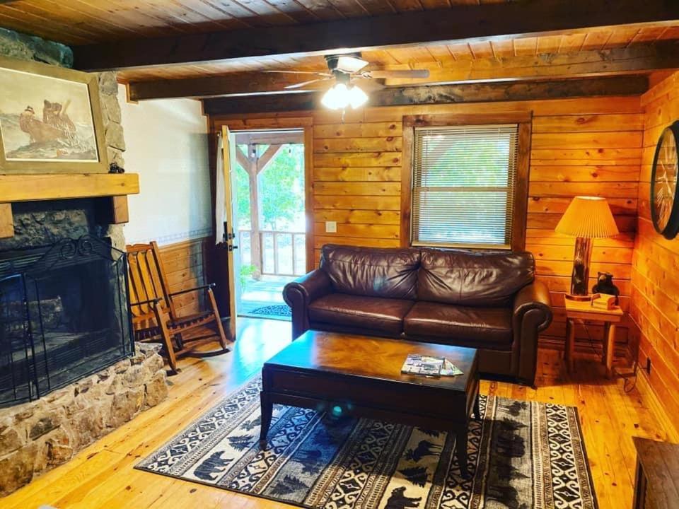 Cozy At Bear Mountain Log Chalet *