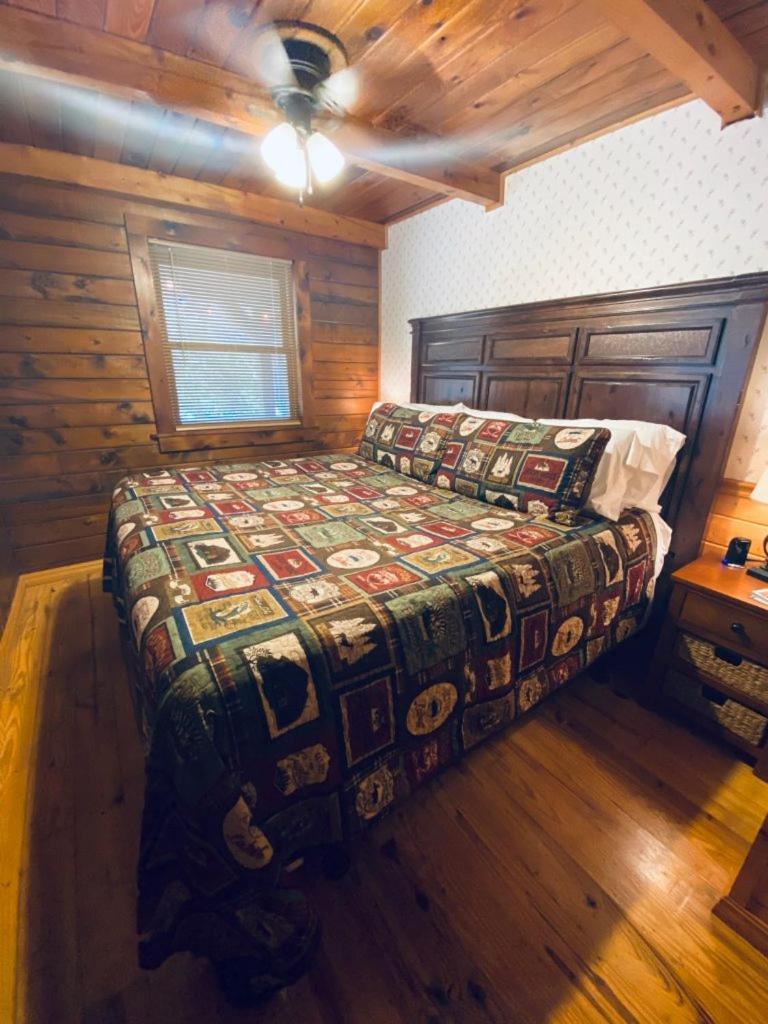 Cozy At Bear Mountain Log Chalet *